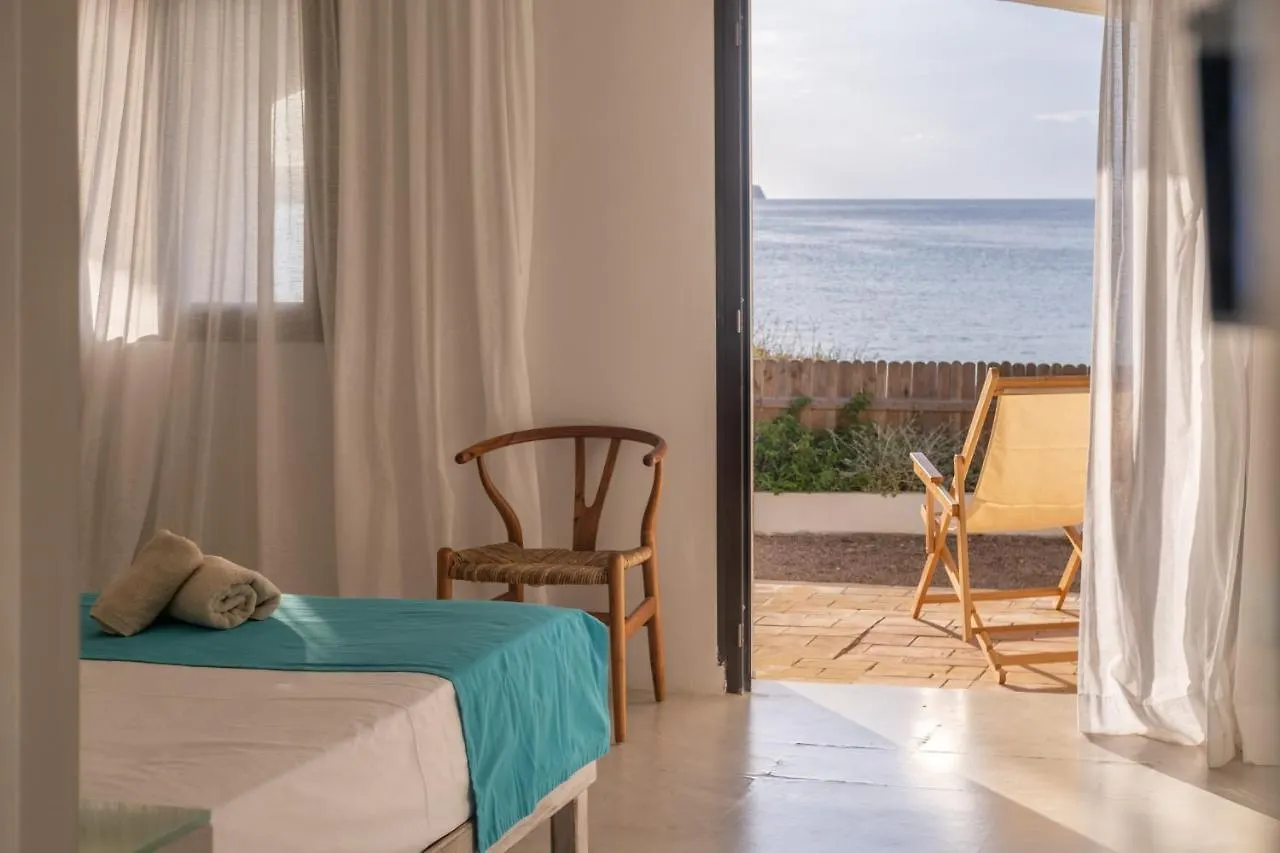 Hostal Aigua Clara Playa de Migjorn 2*,